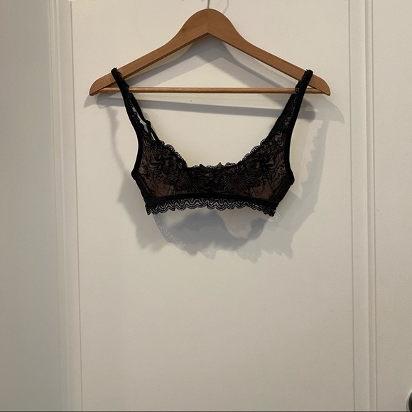 Victoria’s Secret Very Sexy Lace Bra - Picture 2 of 3